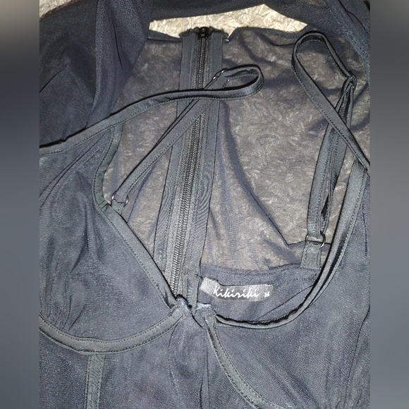 Sheer keyhole top - Picture 2 of 5